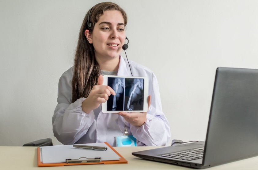 A doctor explaining a scan in a virtual appointment. Source: Envato Elements